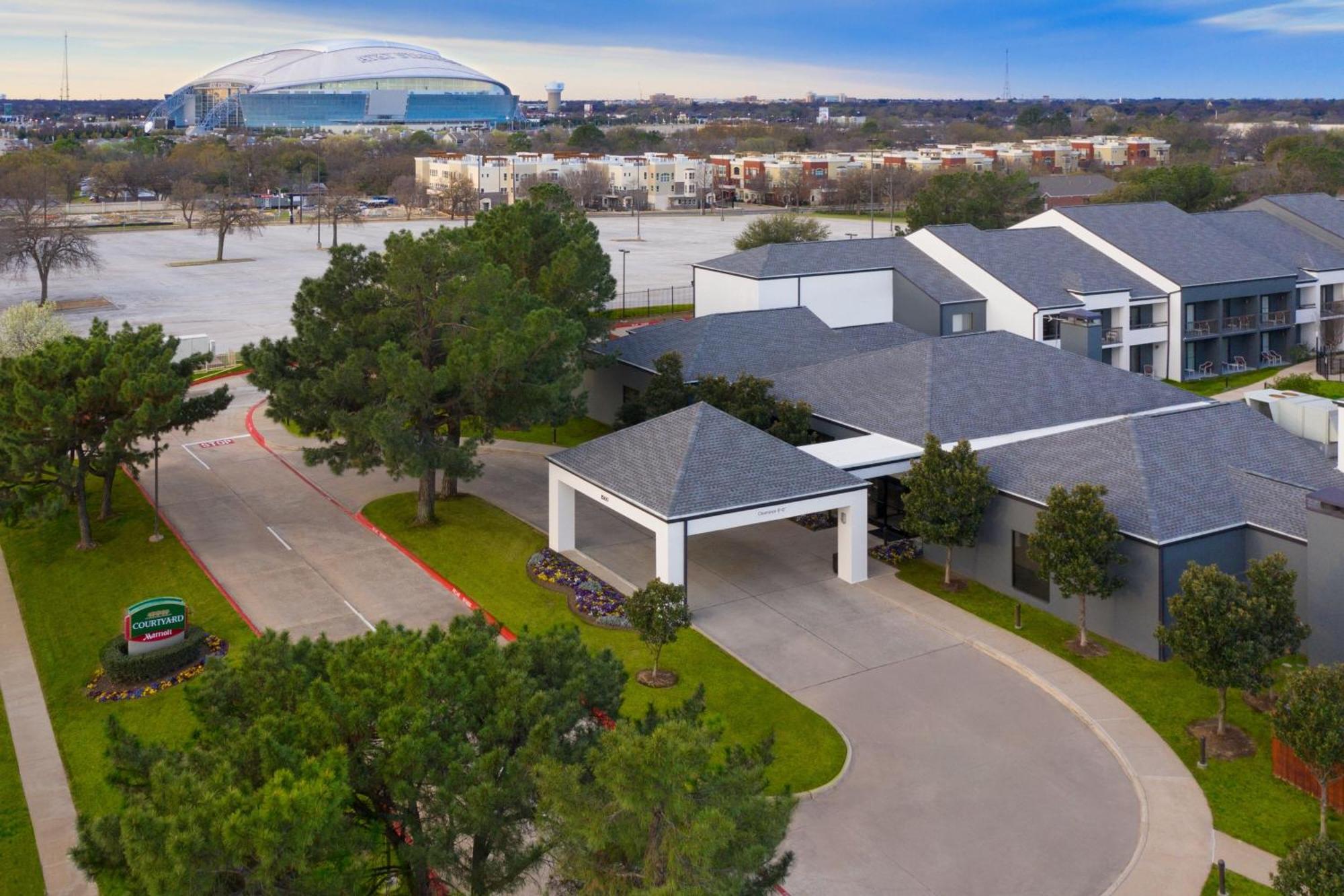 Courtyard By Marriott Dallas Arlington Entertainment District Exterior photo